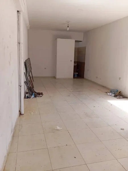 Tirane, jepet me qera ambjent biznesi Kati 0, 50 m² 200 € 