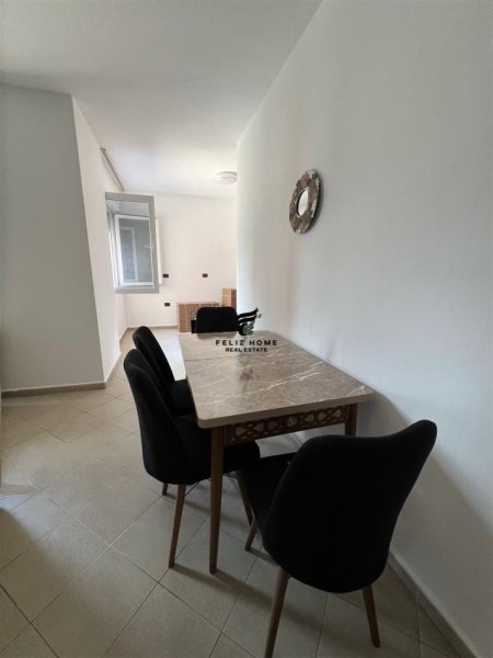 Tirane, jepet me qera apartament 1+1 Kati 3, 80 m² 500 € (KOMUNA E PARISIT)