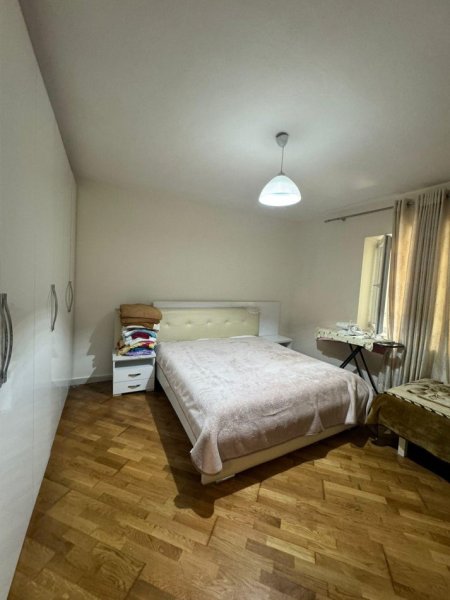 Tirane, jepet me qera apartament 1+1+Ballkon Kati 1, 80 m² 550 € (BLLOKU SHESHI WILSON)