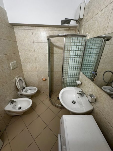 Tirane, jepet me qera apartament 1+1+Ballkon Kati 0, 55 m² 500 € (Zog i Zi)