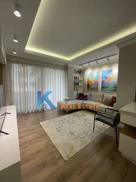 Tirane, jepet me qera apartament 2+1+Ballkon Kati 2, 83 m² 750 € (Brryli, afer shkolles Niket Dardani)