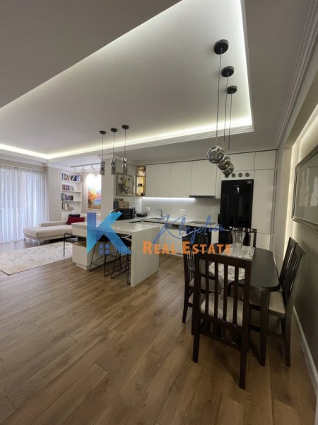 Tirane, jepet me qera apartament 2+1+Ballkon Kati 2, 83 m² 750 € (Brryli, afer shkolles Niket Dardani)