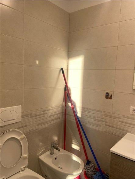 Tirane, jepet me qera apartament 1+1+Ballkon Kati 2, 50 m² 400 € (ALI DEMI)