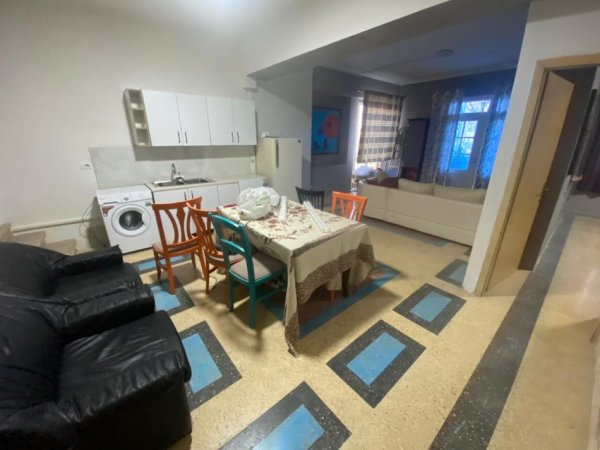 Tirane, jepet me qera apartament 1+1+Ballkon Kati 1, 70 m² 370 € (kopeshti zologjik)