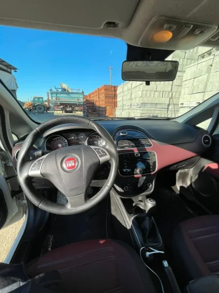 Tirane, shitet makine Fiat Grande Punto Evo 2011 Nafte, e bardhë automatik Kondicioner 170000-179000 km 5,800 €