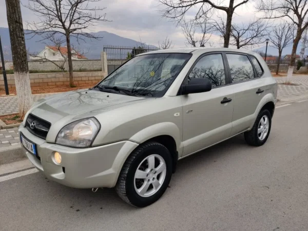 Kukes, shitet SUV | Fuoristrad | Xhip Hyundai Tucson Nafte, bezhë manuale Kondicioner 350000 km 4,100 €