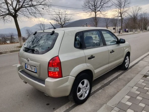 Kukes, shitet SUV | Fuoristrad | Xhip Hyundai Tucson Nafte, bezhë manuale Kondicioner 350000 km 4,100 €