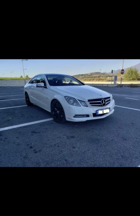 Elbasan, shes makine Nafte, e bardhë manuale Kondicioner 220000 km 6,500 €