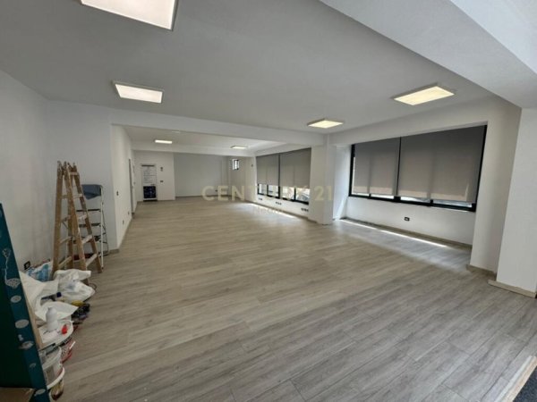 Tirane, shitet ambjent biznesi Kati 0, 135 m² 265,000 € 