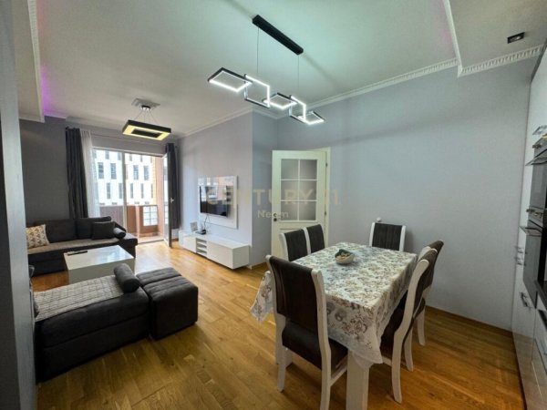 Tirane, jepet me qera apartament Kati 4, 99 m² 600 € 