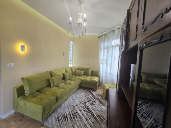 Tirane, jepet me qera apartament Kati 4, 110 m² 400 € 