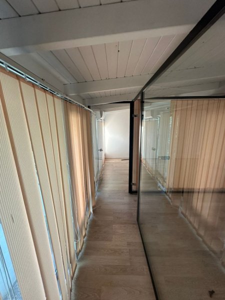 Tirane, jepet me qera ambjent biznesi Kati 0, 200 m² 2,800 € (Komuna e Parisit)