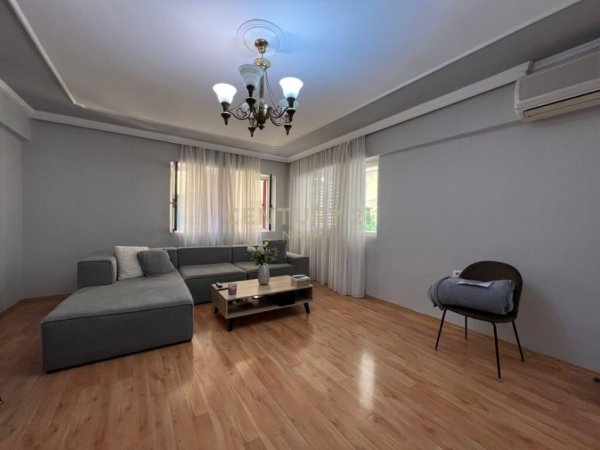 jap me qera apartament 3+1+2+ POST PARKIMI+Ballkon , 185 m² 750 € (Xhamlliku)