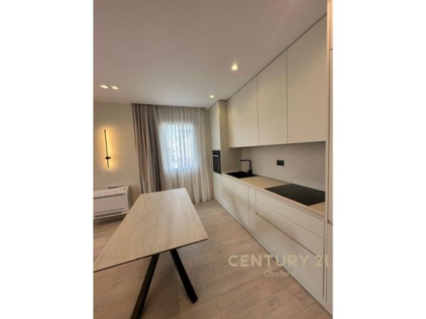 Tirane, shitet apartament 2+1+Ballkon , 103 m² 272,500 € (rruga komuna e parisit)