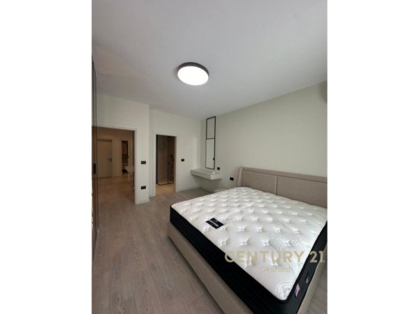 Tirane, shitet apartament 2+1+Ballkon , 103 m² 272,500 € (rruga komuna e parisit)