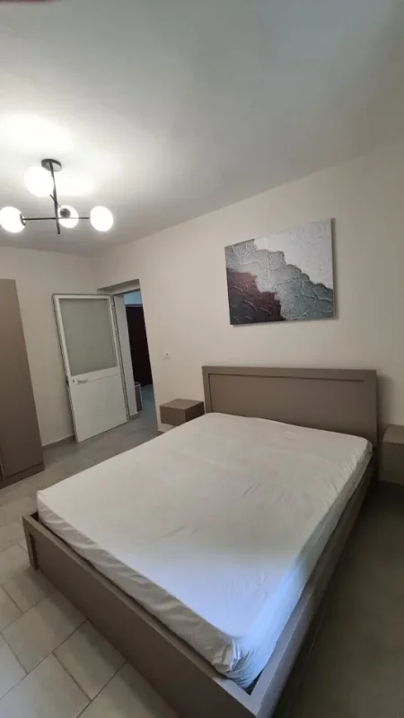 Tirane, jepet me qera apartament 1+1+Aneks+Ballkon Kati 2, 60 m² 470 € (21 Dhjetori)