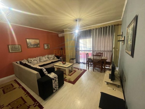 Tirane, jepet me qera apartament 1+1 Kati 4, 70 m² 450 € (Liqeni i Thate)