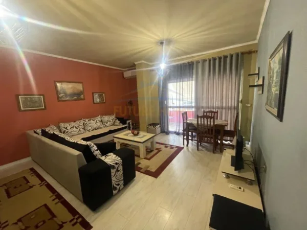 Tirane, jepet me qera apartament 1+1 Kati 4, 70 m² 450 € (Liqeni i Thate)