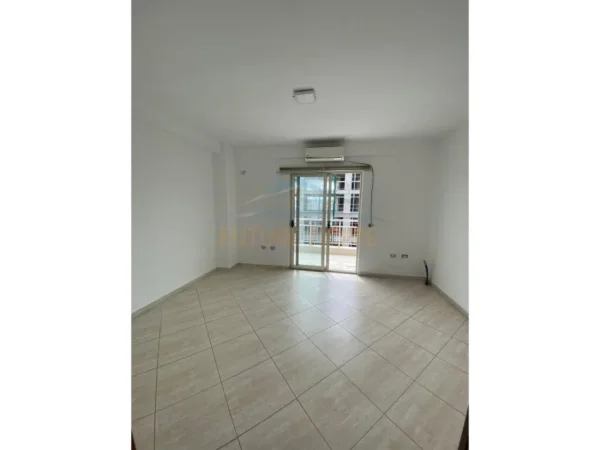 Tirane, jepet me qera apartament 2+1 Kati 7, 107 m² 600 € (Bulevardi i Ri)