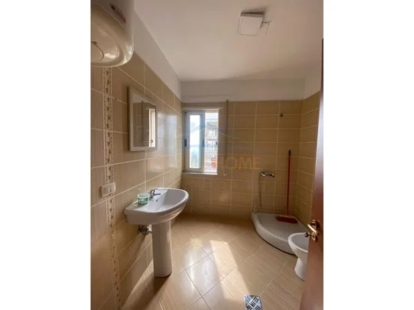 Tirane, jepet me qera apartament 2+1 Kati 7, 107 m² 600 € (Bulevardi i Ri)
