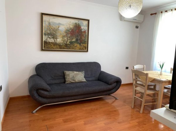 Tirane, jepet me qera apartament 1+1+Ballkon Kati 2, 60 m² 500 € 