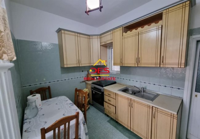 Vlore, shitet shtepi 2+1 Kati 0, 100 m² 110,000 € (Rruga Janaq Kilica)