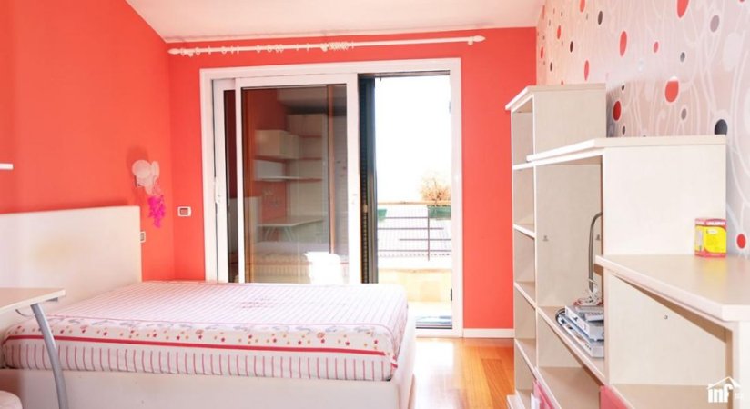 Tirane, jepet me qera Vile 3 Katshe Kati 3, 400 m² 2,500 € (KODRA E DIELLIT)