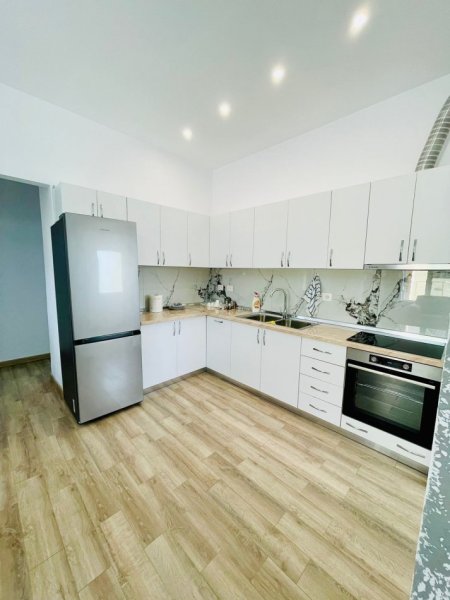 Tirane, jepet me qera apartament 2+1 Kati 0, 75 m² 450 € (Xhamllik)