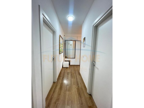 Tirane, jepet me qera apartament 2+1+Ballkon Kati 7, 120 m² 800 € (Ish Parku)