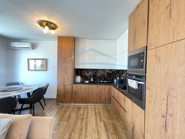 Tirane, jepet me qera apartament 2+1+Ballkon Kati 7, 120 m² 800 € (Ish Parku)