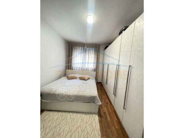 Tirane, jepet me qera apartament 2+1+Ballkon Kati 7, 120 m² 800 € (Ish Parku)