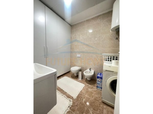 Tirane, jepet me qera apartament 2+1+Ballkon Kati 7, 120 m² 800 € (Ish Parku)