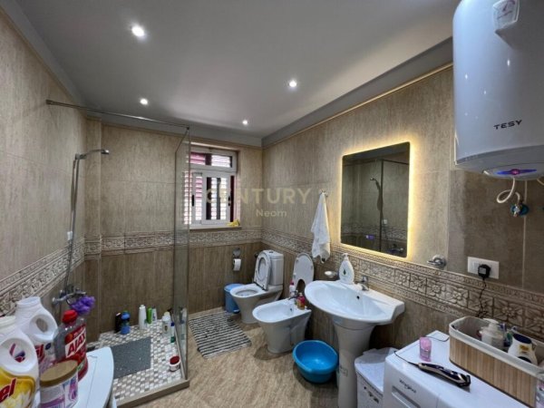 Tirane, shitet apartament Kati 1, 185 m² 230,000 € 