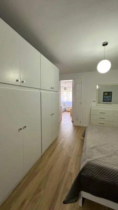 Tirane, jepet me qera apartament 2+1+Aneks+Ballkon Kati 2, 100 m² 700 € (Prane Shkolles Petro Nini)