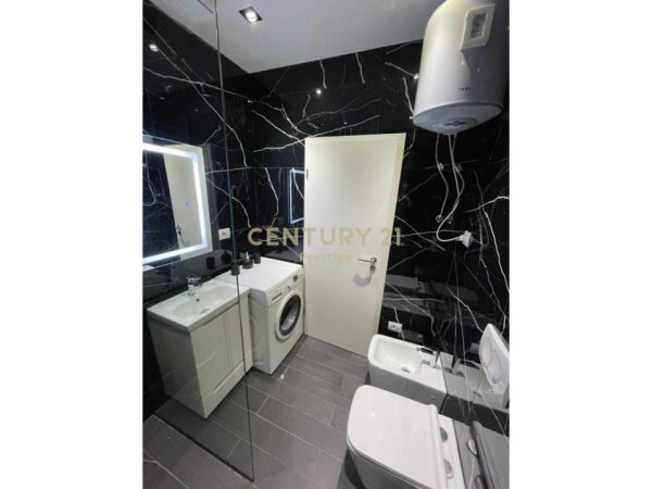 Tirane, jepet me qera apartament 2+1 Kati 0, 147 m² 700 € (liqenii thate)