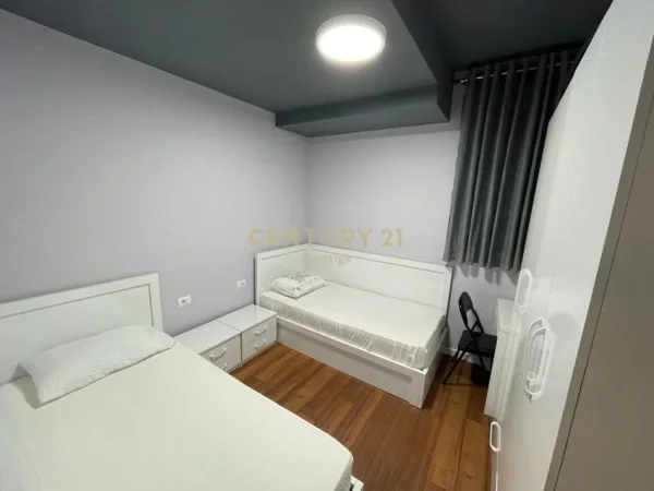 Tirane, jepet me qera apartament 2+1 Kati 0, 147 m² 700 € (liqenii thate)