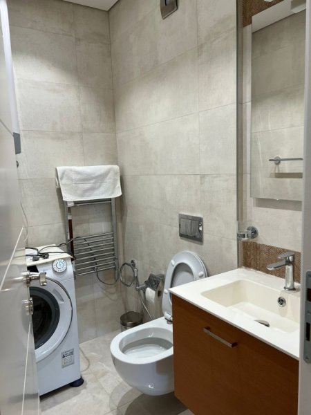 Tirane, jepet me qera apartament 2+1 Kati 8, 90 m² 1,200 € 