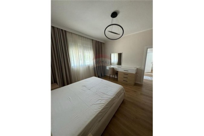 Tirane, jepet me qera apartament Kati 1, 132 m² 400 € 