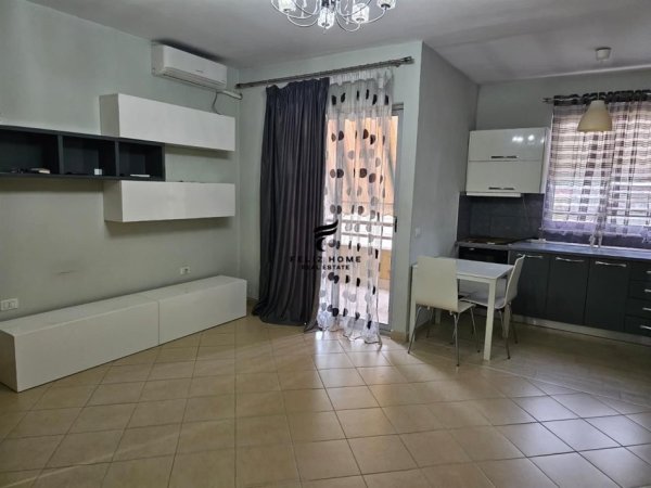 Tirane, jepet me qera apartament 1+1 Kati 4, 70 m² 300 € (FRESKU)
