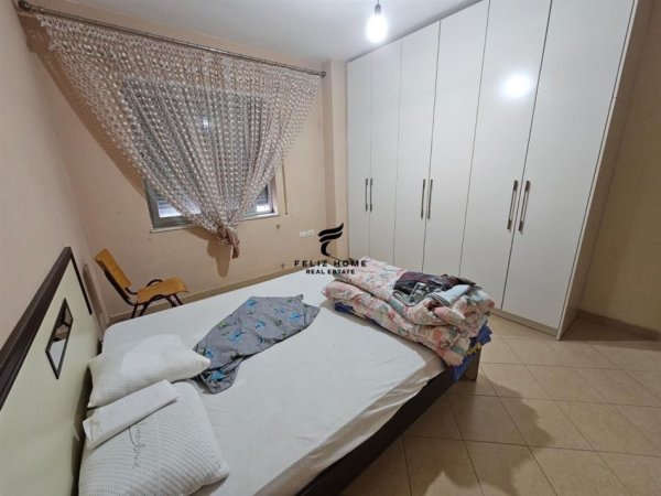 Tirane, jepet me qera apartament 1+1 Kati 4, 70 m² 300 € (FRESKU)