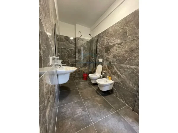 Tirane, jepet me qera apartament 1+1 Kati 3, 73 m² 550 € (KODRA E DIELLIT)