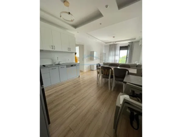 Tirane, jepet me qera apartament 1+1 Kati 3, 73 m² 550 € (KODRA E DIELLIT)