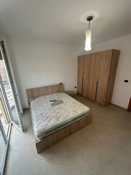 Tirane, jepet me qera apartament 1+1 Kati 3, 75 m² 550 € (Komuna e Parisit)