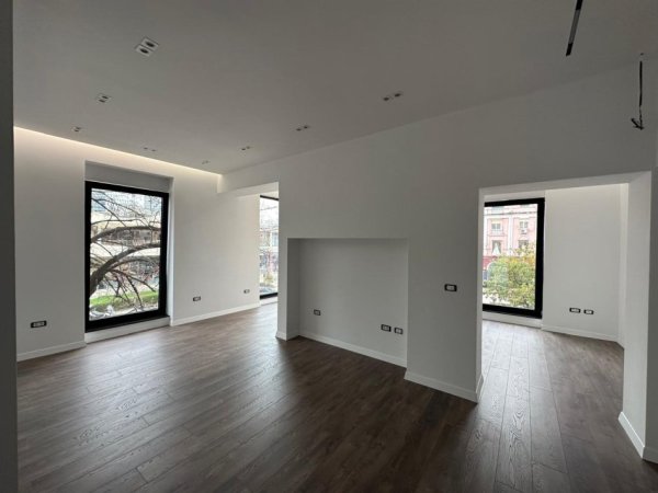 Tirane, jepet me qera ambjent biznesi Kati 1, 76 m² (Pallatet Shallvare, perball Taiwan)
