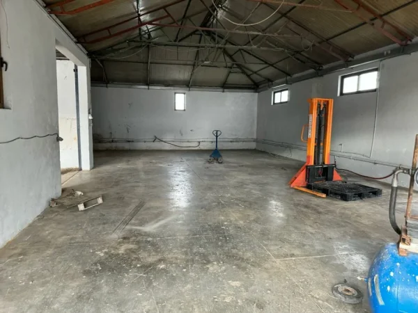 Tirane, jepet me qera magazine , 1,000 m² 1,300 € (Prush, Vaqarr)