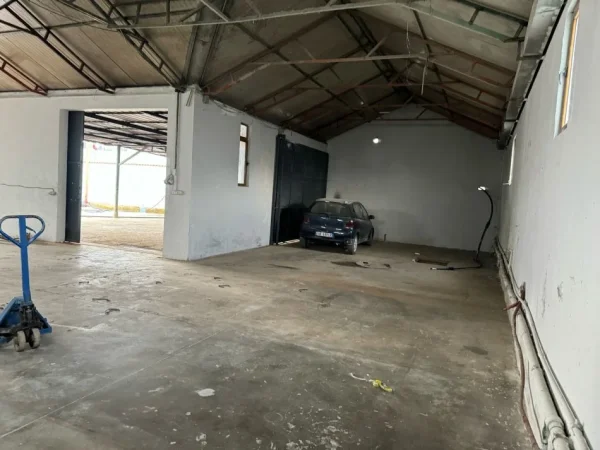 Tirane, jepet me qera magazine , 1,000 m² 1,300 € (Prush, Vaqarr)