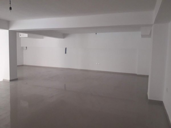 Tirane, jepet me qera ambjent biznesi Kati 1, 168 m² 1,200 € (Ferit Xhajko)