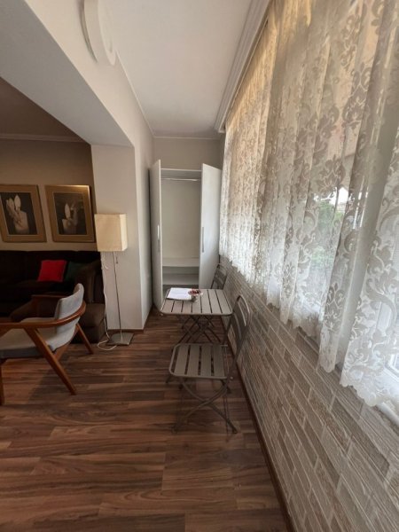 Tirane, jepet me qera apartament 3+1 Kati 2, 100 m² 650 € (Rruga e Barrikadave)