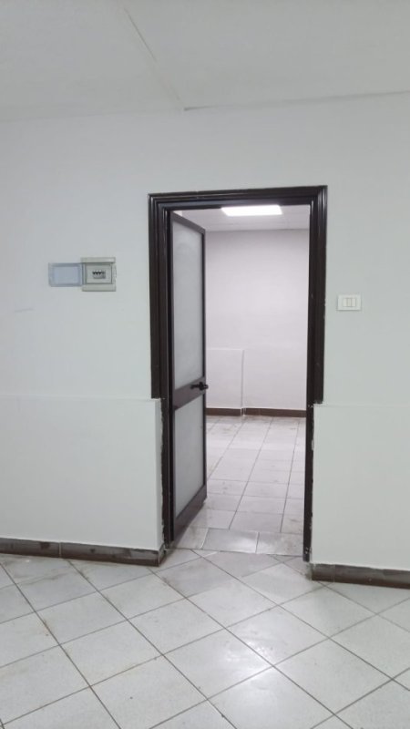 Tirane, shitet ambjent biznesi Kati -1, 110 m² 95,000 € (Irfan Tomini)