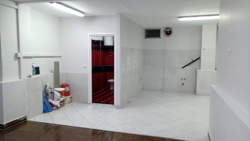 Tirane, shitet ambjent biznesi Kati -1, 110 m² 95,000 € (Irfan Tomini)